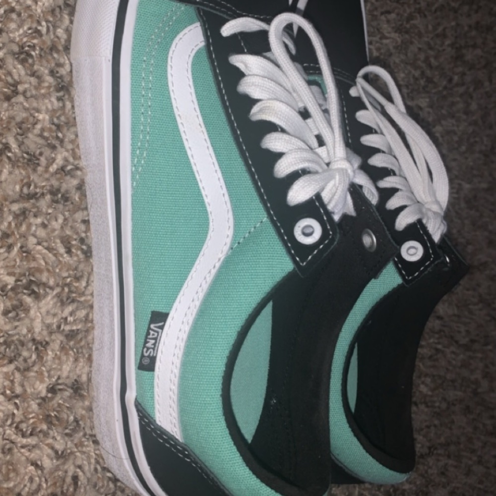 Vans - Picture 3 of 4